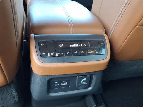 Used 2023 Nissan Pathfinder Platinum AWD/4WD image 31