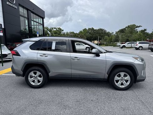 Used 2019 Toyota RAV4 XLE FWD image 5