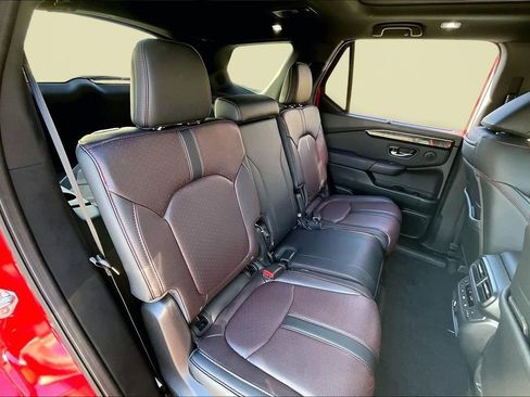 Used 2025 Honda Pilot Black Edition image 19