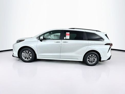 New 2026 Toyota Sienna XLE FWD image 5