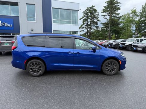 Used 2021 Chrysler Pacifica Touring AWD/4WD image 5