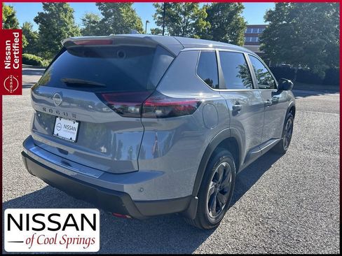 Certified 2026 Nissan Rogue SV FWD image 7