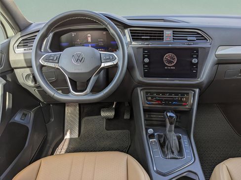 Used 2023 Volkswagen Tiguan SE image 12