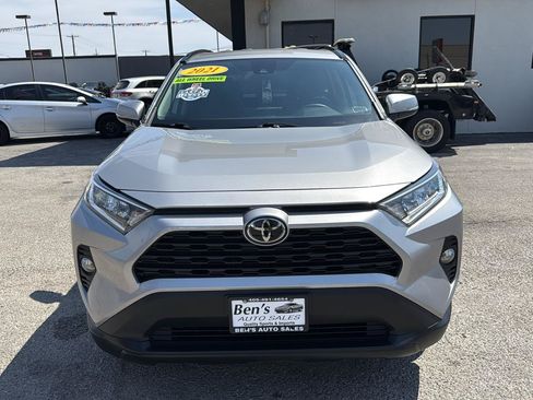 Used 2021 Toyota RAV4 XLE AWD/4WD image 3