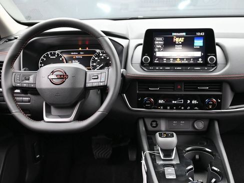 Used 2025 Nissan Rogue SV AWD/4WD image 10