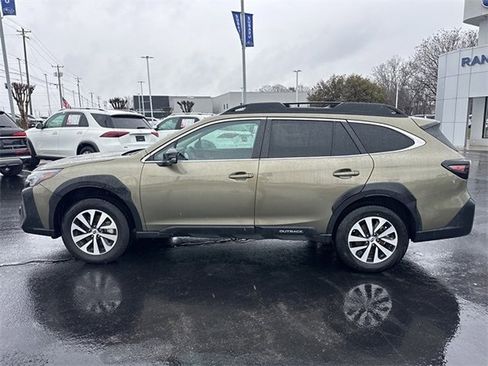 Used 2025 Subaru Outback Premium image 2