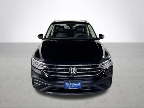Certified 2023 Volkswagen Tiguan SE w/ Panoramic Sunroof Package image 3