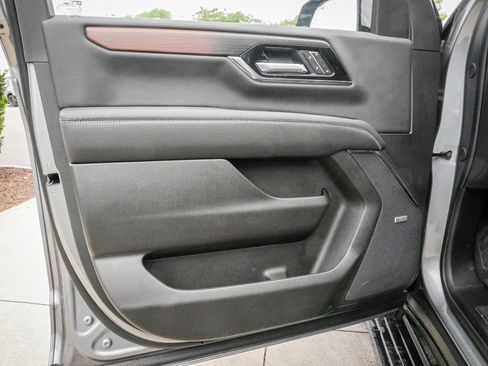 Used 2026 GMC Yukon Denali w/ Sun & Power Step Package AWD/4WD image 14