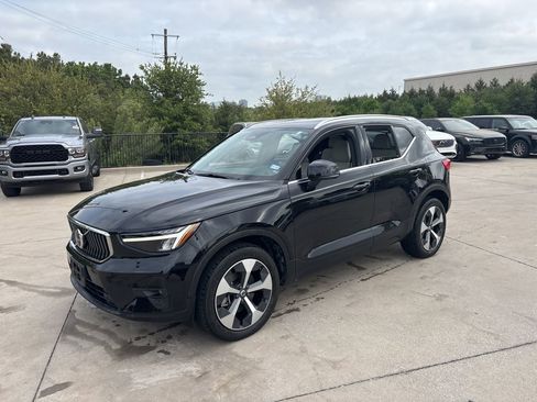 Used 2023 Volvo XC40 B5 Plus w/ Protection Package Premier image 1