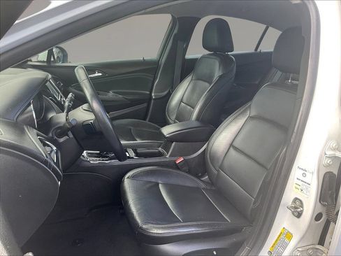 Used 2018 Chevrolet Cruze Premier FWD image 21