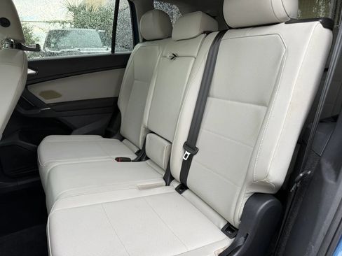 Used 2018 Volkswagen Tiguan SE FWD image 16