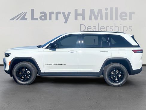 New 2025 Jeep Grand Cherokee Altitude image 2