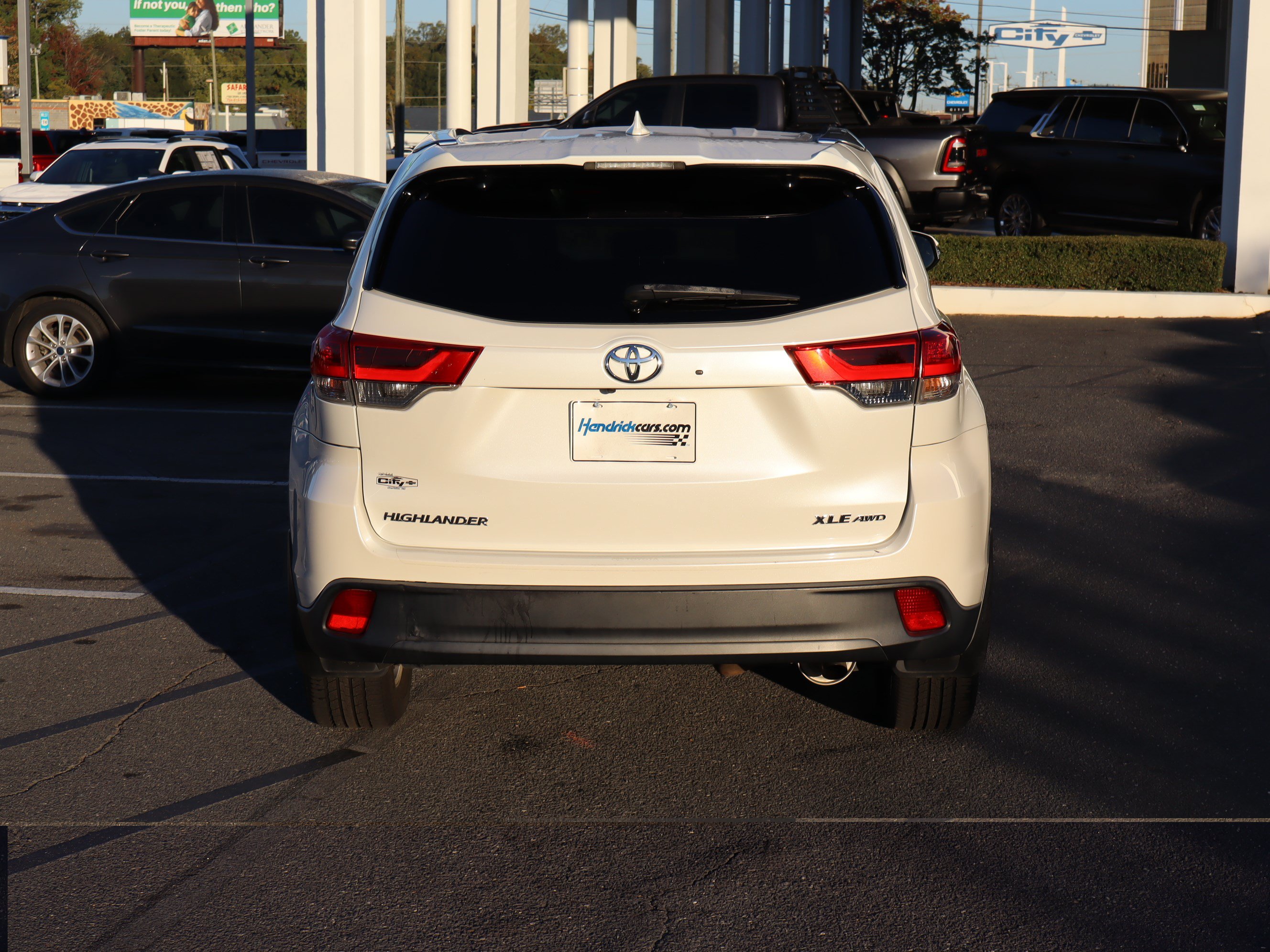 Used 2019 Toyota Highlander XLE AWD/4WD image 9