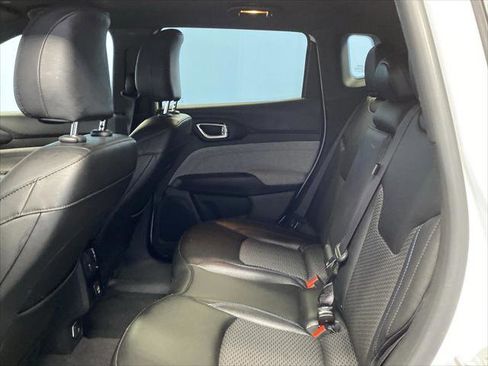 Certified 2024 Jeep Compass Latitude image 24