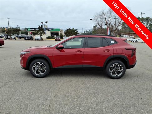 New 2026 Chevrolet Trax LT w/ Driver Confidence Package image 2