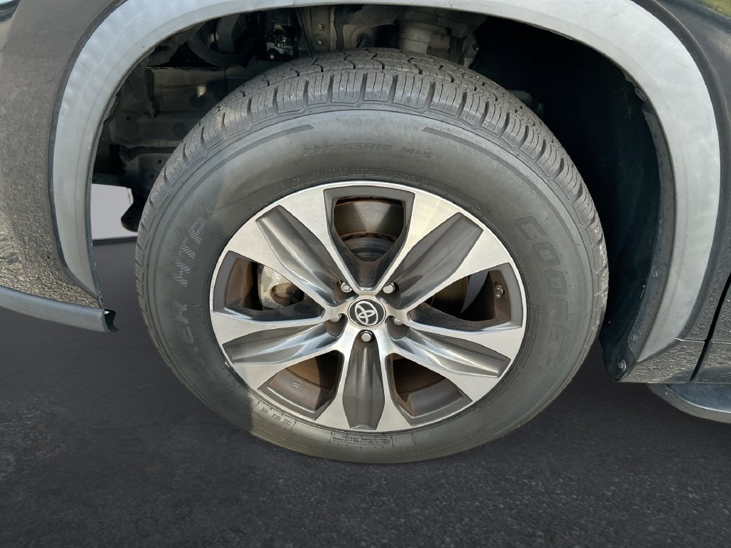 Used 2023 Toyota Highlander XLE FWD image 10