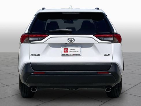 Used 2025 Toyota RAV4 XLE FWD image 5