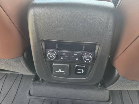 Used 2018 Buick Enclave Avenir FWD image 26
