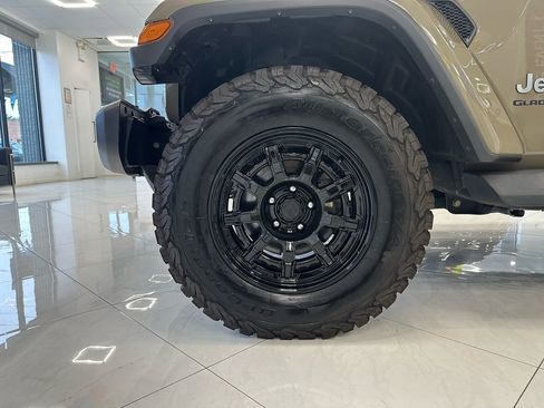 Used 2020 Jeep Gladiator Overland w/ LED Lighting Group image 41