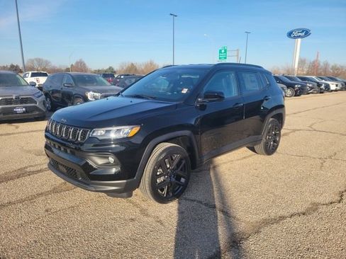 New 2026 Jeep Compass Latitude image 16