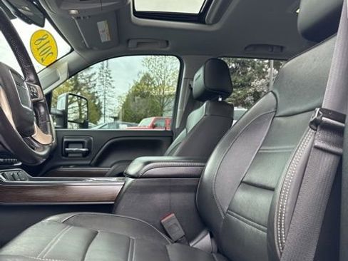 Used 2018 GMC Sierra 2500 Denali w/ Duramax Plus Package AWD/4WD image 9