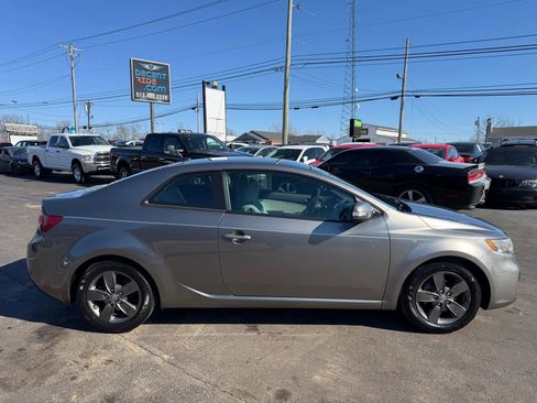 Used 2010 Kia Forte Koup EX FWD image 2
