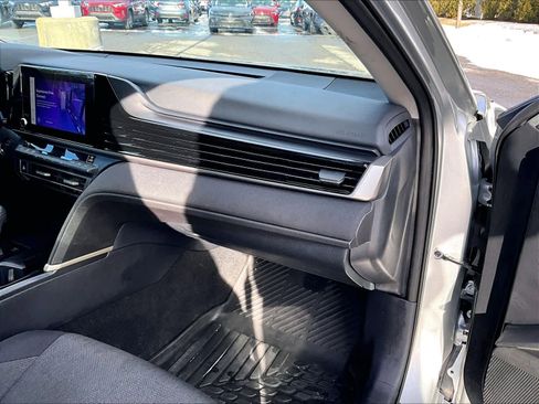 Used 2025 Toyota Camry LE image 13