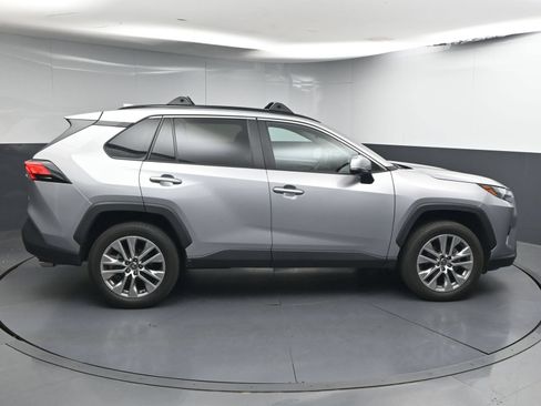 Used 2022 Toyota RAV4 XLE Premium FWD image 8