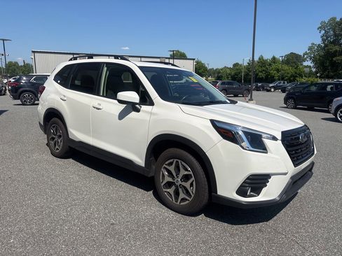 Used 2022 Subaru Forester Premium w/ Popular Package #3 AWD/4WD image 9