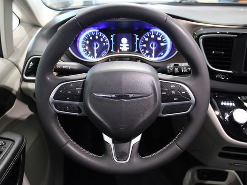 Used 2023 Chrysler Voyager LX FWD image 23