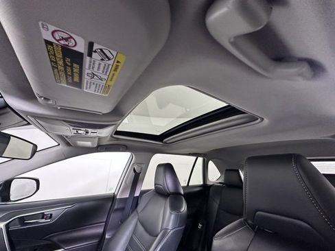 Used 2020 Toyota RAV4 XLE Premium image 20