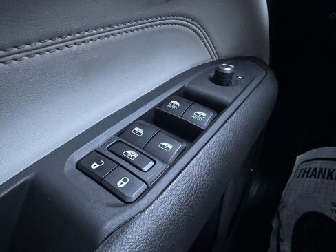 Used 2024 Jeep Compass Limited image 22