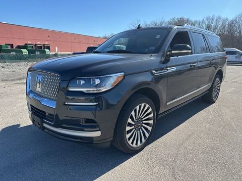 Used 2023 Lincoln Navigator L Reserve image 3
