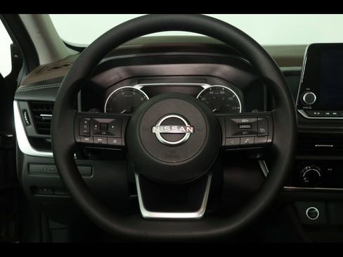 Used 2023 Nissan Rogue S image 13