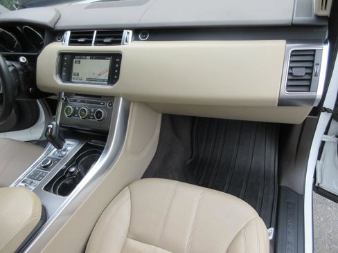 Used 2016 Land Rover Range Rover Sport SE AWD/4WD image 26