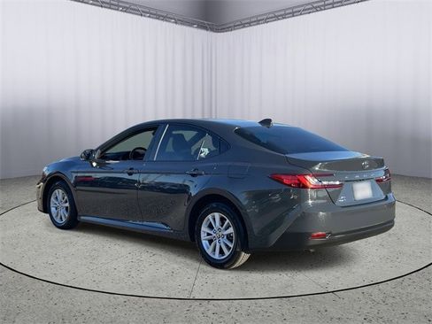 Used 2025 Toyota Camry LE image 7