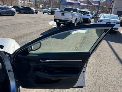 Used 2022 Nissan Altima 2.5 SV w/ SV Premium Package image 12