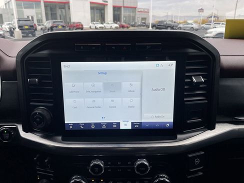 Used 2021 Ford F150 Lariat w/ Max Trailer Tow Package image 18