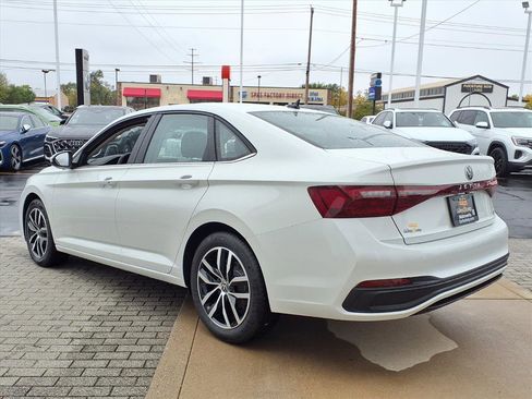 New 2026 Volkswagen Jetta SE image 8