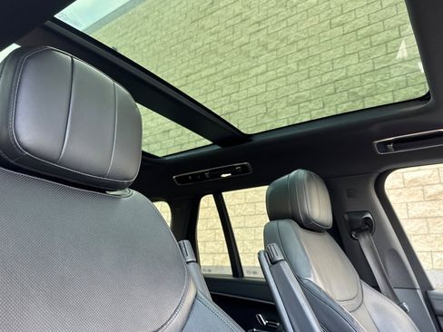 Certified 2023 Land Rover Range Rover SE image 18