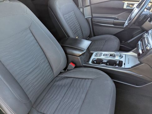 Used 2020 Ford Explorer XLT image 28