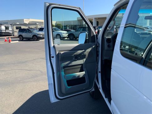 Used 2009 Ford E-150 and Econoline 150 Wagon image 21