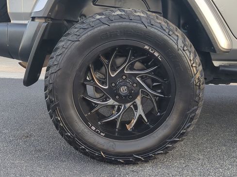 Used 2020 Jeep Wrangler Unlimited Sahara w/ Uconnect 4C Nav & Sound Group image 10