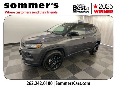 Used 2024 Jeep Compass Latitude w/ Convenience Group AWD/4WD image 7