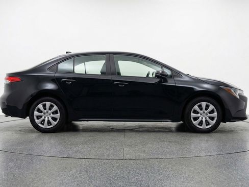 Used 2025 Toyota Corolla LE FWD image 11