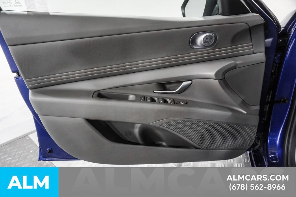 Used 2025 Hyundai Elantra SEL FWD image 46