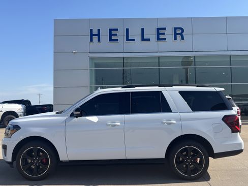 Used 2024 Ford Expedition Limited AWD/4WD image 3