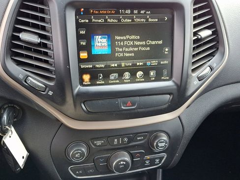 Used 2017 Jeep Cherokee Latitude w/ Cold Weather Group image 15