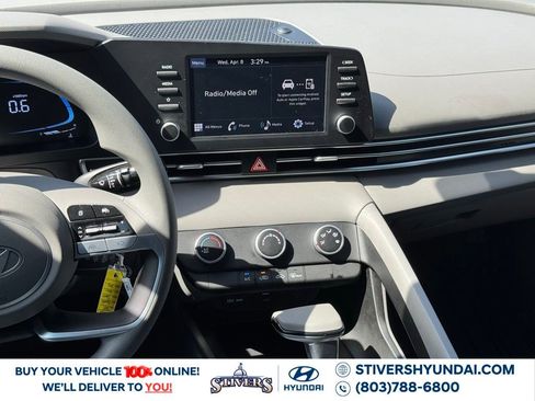 Used 2025 Hyundai Elantra SE FWD image 22