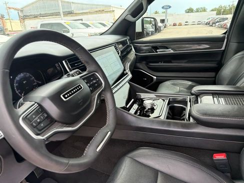 Used 2022 Jeep Wagoneer Series III w/ Premium Group I RWD image 16